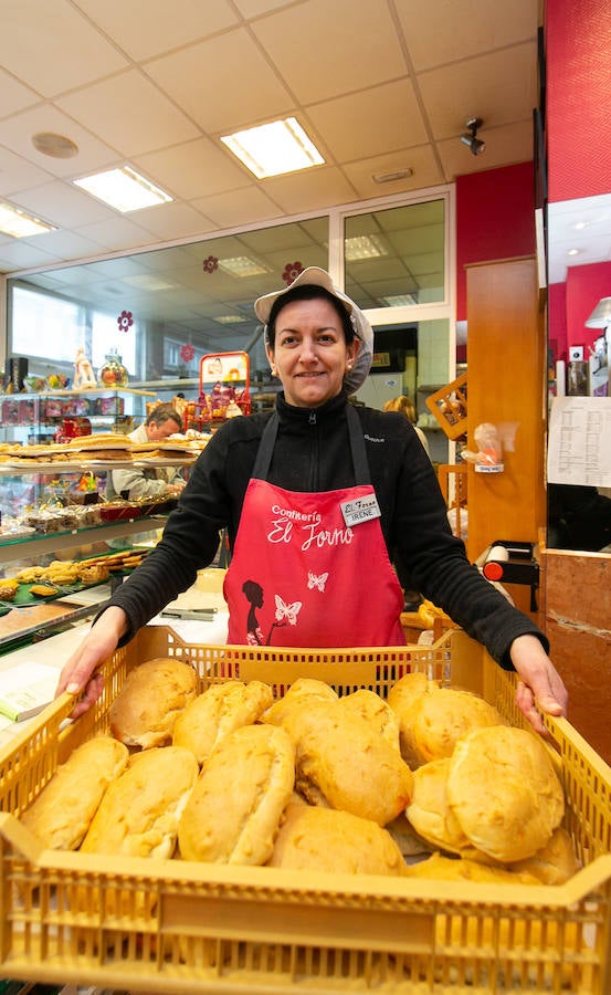 Una de las fiestas gastronómica por excelencia de Asturias por esta fechas tiene lugar en Siero y son Les COmadres. Miles de bollos preñaos para disfrutar de esta cita
