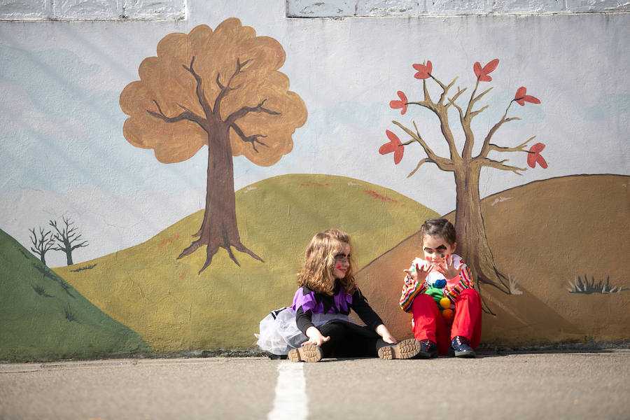 Una de las fiestas gastronómica por excelencia de Asturias por esta fechas tiene lugar en Siero y son Les COmadres. Miles de bollos preñaos para disfrutar de esta cita