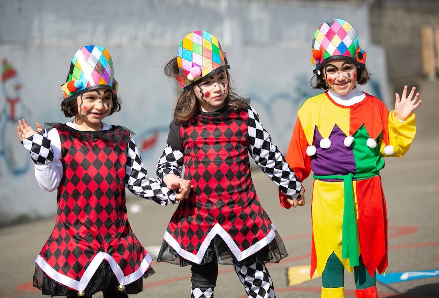 Una de las fiestas gastronómica por excelencia de Asturias por esta fechas tiene lugar en Siero y son Les COmadres. Miles de bollos preñaos para disfrutar de esta cita