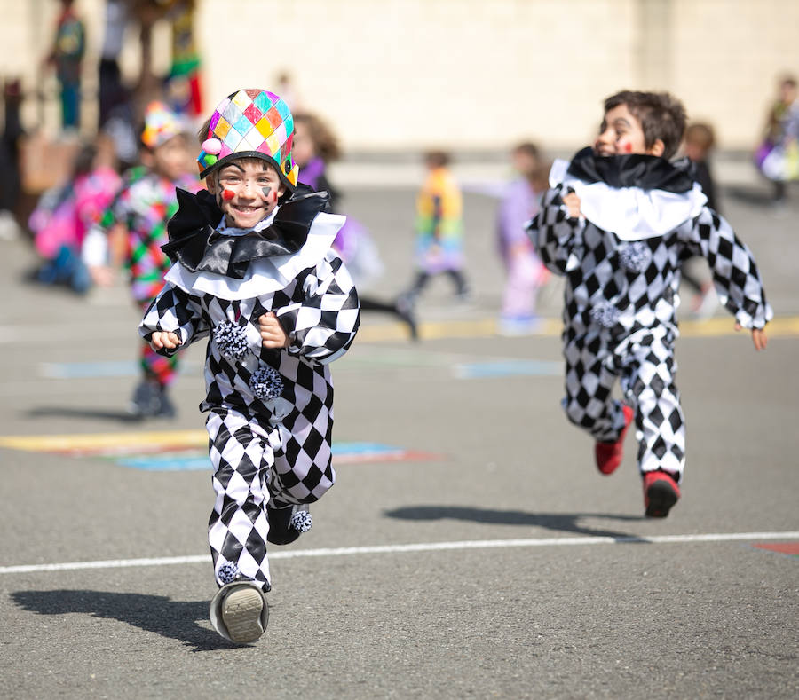 Una de las fiestas gastronómica por excelencia de Asturias por esta fechas tiene lugar en Siero y son Les COmadres. Miles de bollos preñaos para disfrutar de esta cita