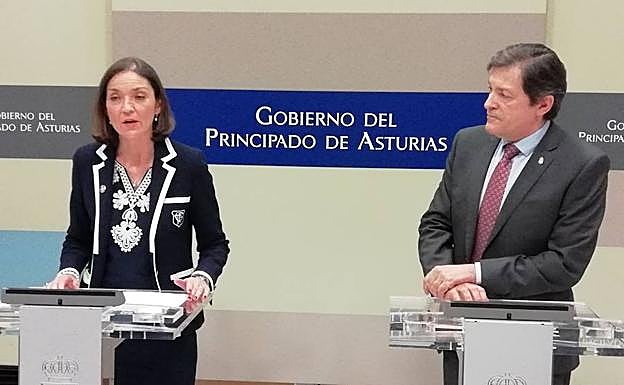 La ministra, Reyes Maroto, y el presidente del Principado, Javier Fernández, en el encuentro mantenido esta tarde. 