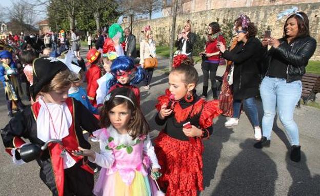 El Antroxu empieza por los colegios