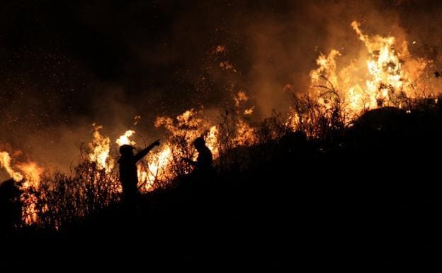 Diez fuegos en Asturias activan el plan contra incendios forestales