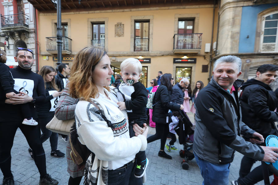 Cientos de escolares celebran el carnaval por el centro de Avilés y con una fiesta en el Quirinal