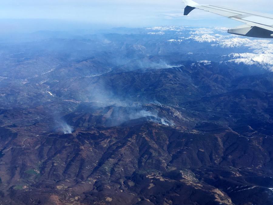 Una intensa oleada de incendios obliga a Asturias a solicitar la intervención del Ejército.