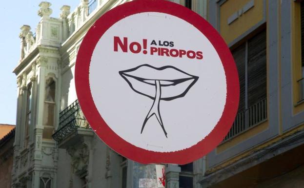 El «no a los piropos» se convierte en señal de tráfico en Zamora