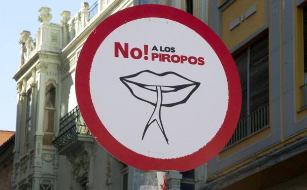 El «no a los piropos» se convierte en señal de tráfico en Zamora