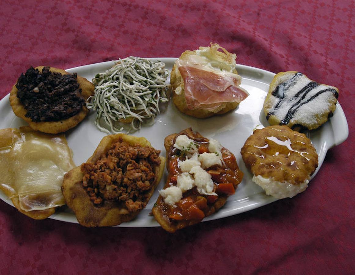 Los tortos de maíz siempre son una opción porque, además de estar riquísimos y haber sido fundamentales en la dieta de nuestros antepasados, admiten muchos acompañamientos: picadillo de chorizo, langostinos, almejas, quesos...