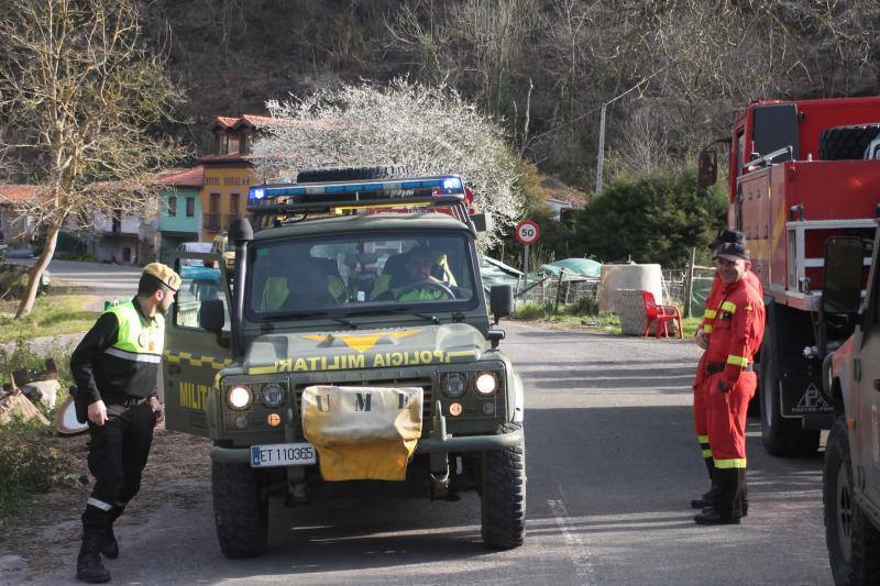 Fotos: Así trabaja la UME en el incendio de Llordón, en Cangas de Onís