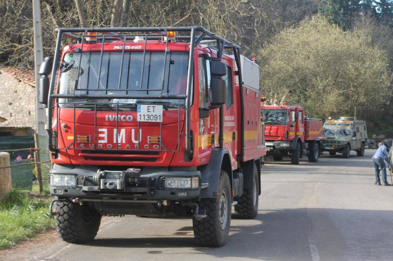 Fotos: Así trabaja la UME en el incendio de Llordón, en Cangas de Onís