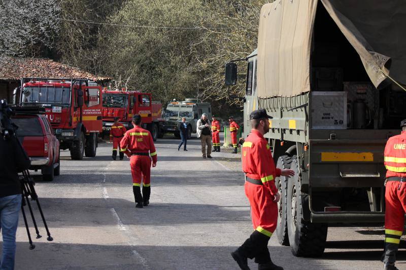 Fotos: Así trabaja la UME en el incendio de Llordón, en Cangas de Onís