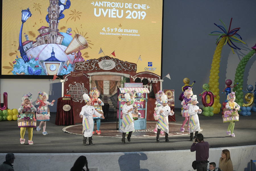 El Palacio de Congresos se convirtió en un desfile de disfraces llenos de originalidad y colorido que los pequeños defendieron con muchas ganas.