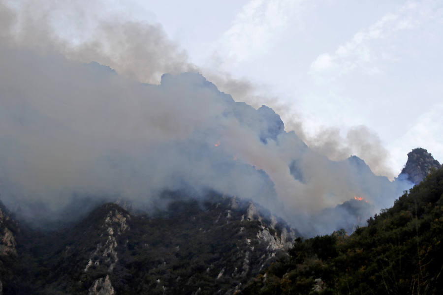 Salas ha sido el concejo que más ha sufrido las consecuencias de unos incendios cuya labor de extinción se complicaba debido al viento.