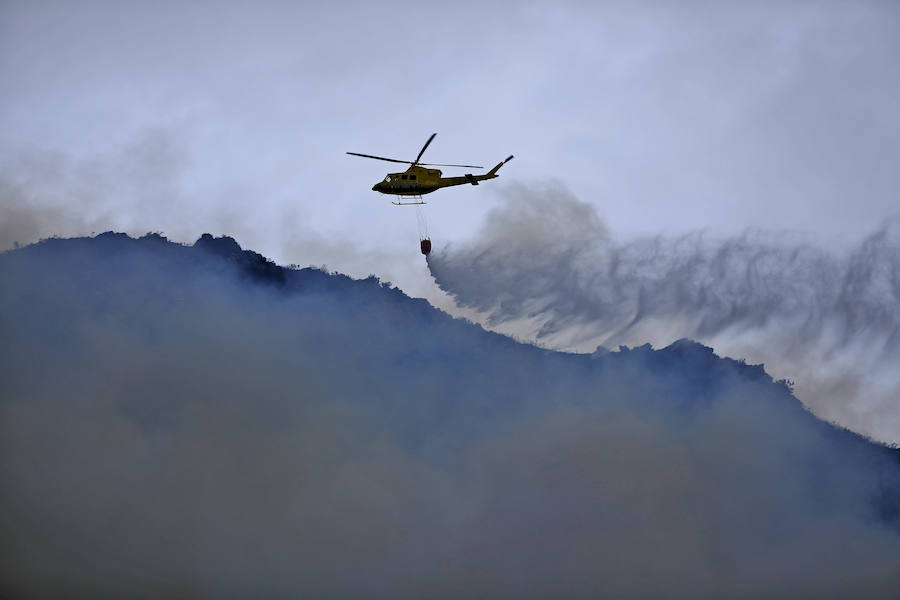 Salas ha sido el concejo que más ha sufrido las consecuencias de unos incendios cuya labor de extinción se complicaba debido al viento.