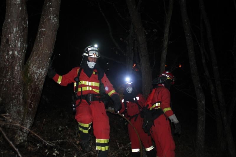 El fotógrafo de EL COMERCIO Xuan Cueto acompaña a la Unidad Militar de Emergencias en primera línea del fuego