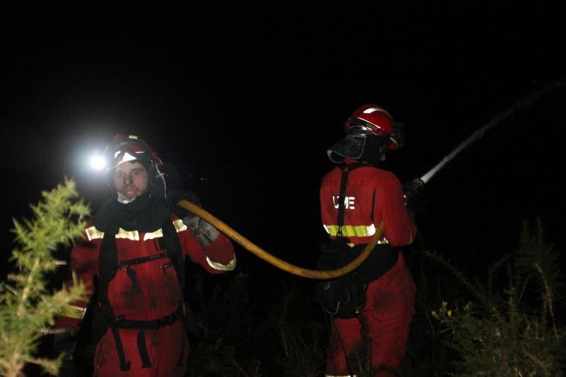 El fotógrafo de EL COMERCIO Xuan Cueto acompaña a la Unidad Militar de Emergencias en primera línea del fuego