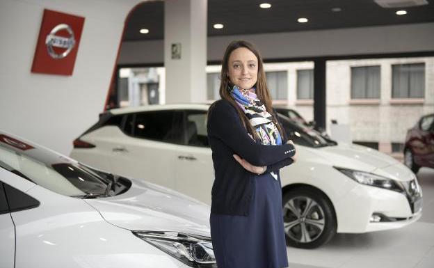 Rosa Martínez, en las instalaciones de Resnova Automoción. 
