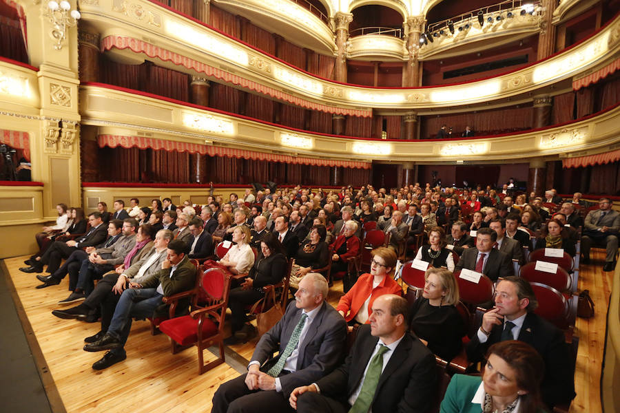 El Teatro Palacio Valdés, en Avilés, acogió la entrega del X Premio Familia Empresaria de AEFAS.