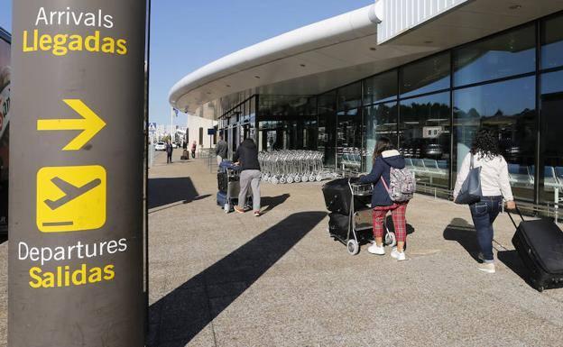 Acceso al aeropuerto de Asturias.