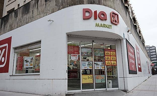 Dia se compromete a recolocar a ocho trabajadores de su almacén de Oviedo