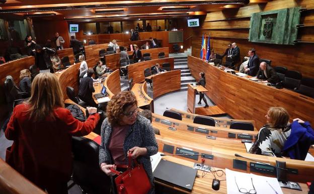 El Parlamento asturiano, unánime: «Hay que visibilizar la desigualdad que persiste»