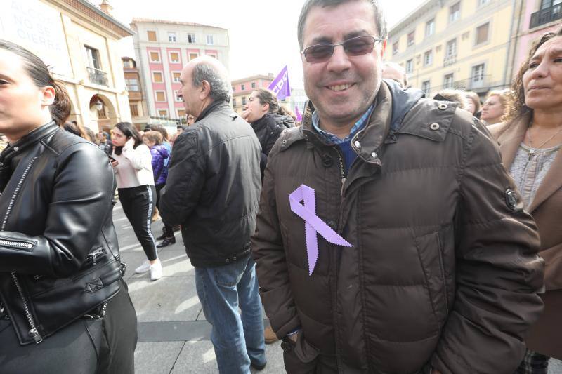 En la concentración avilseina se han lanzado proclamas contra el patriarcado, la discriminación salarial, la discriminación sexual, contra la violencia machista, la justicia patriarcal y defendiendo la visibilización de las mujeres