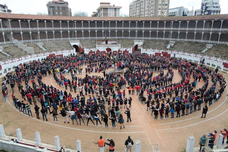 Todo el centro gijonés se ha implicado en el proyecto para crear una escuela en Kinshasa (África) con motivos de sus jornadas solidarias. Han participado1.600 alumnos y 100 profesores.