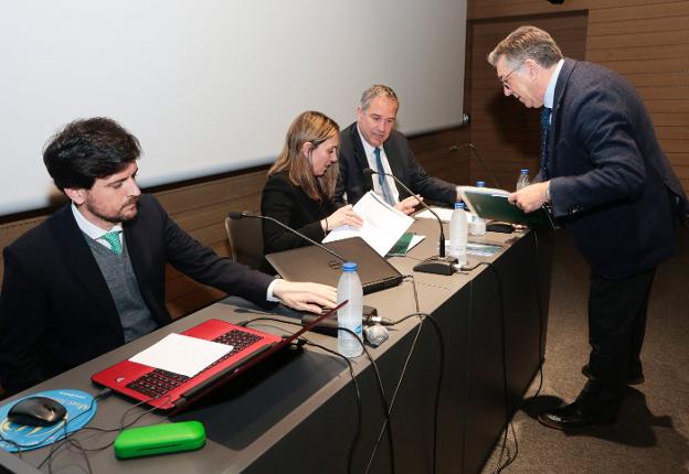 David Arias, María Calvo (CAC-Asprocon), Alfredo Zornoza (SabadellHerrero) y el arquitecto Julio Redondo. 