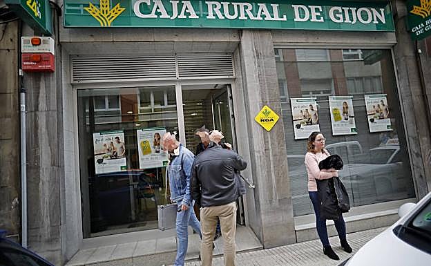 Sucursal en la que se produjo el atraco en Gijón.
