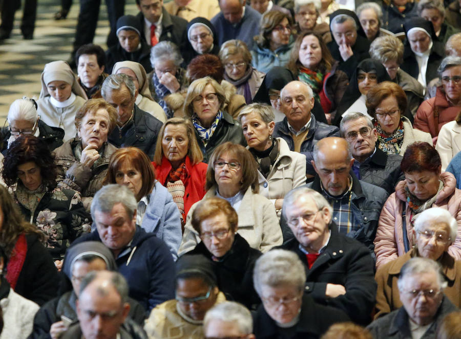 «Todos estamos preocupados por los escándalos que parecen no tener fin», aseguró el cardenal Angelo Becciu en una ceremonia abarrotada, donde el representante de la Santa Sede ha asegurado que «el mensaje de estos seminaristas mártires habla a España y habla a Europa con sus comunes raíces cristianas».