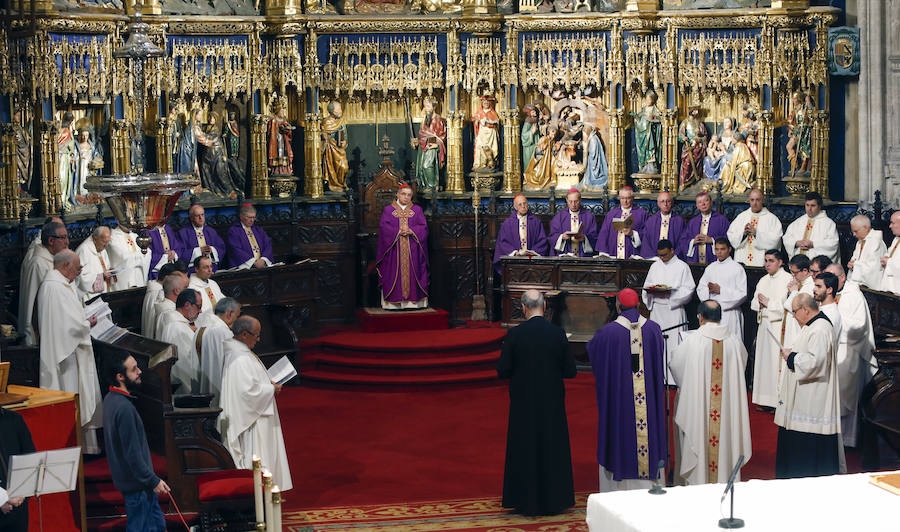 «Todos estamos preocupados por los escándalos que parecen no tener fin», aseguró el cardenal Angelo Becciu en una ceremonia abarrotada, donde el representante de la Santa Sede ha asegurado que «el mensaje de estos seminaristas mártires habla a España y habla a Europa con sus comunes raíces cristianas».