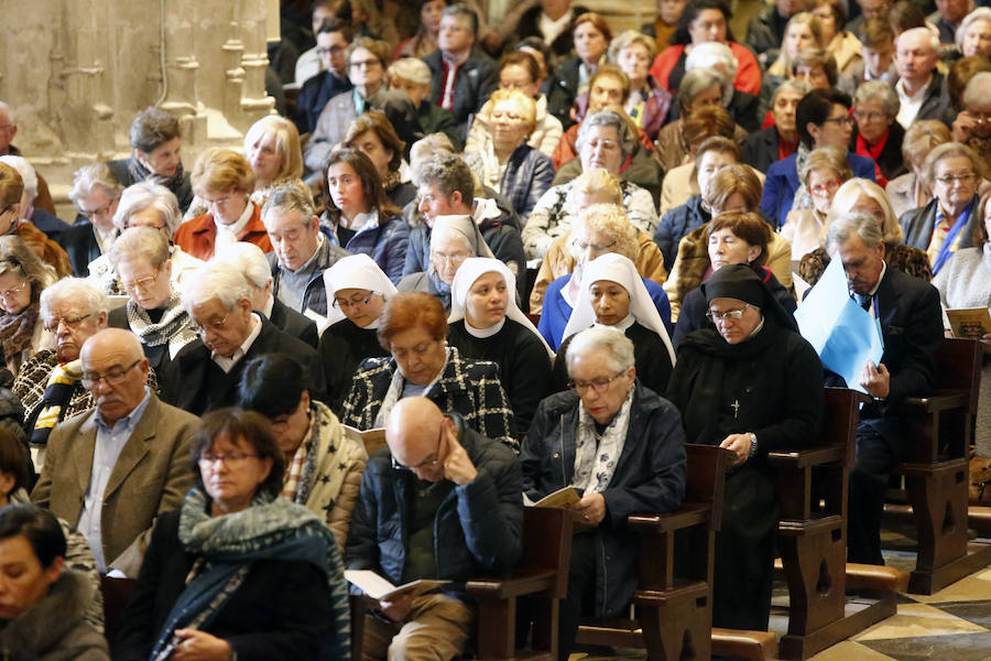 «Todos estamos preocupados por los escándalos que parecen no tener fin», aseguró el cardenal Angelo Becciu en una ceremonia abarrotada, donde el representante de la Santa Sede ha asegurado que «el mensaje de estos seminaristas mártires habla a España y habla a Europa con sus comunes raíces cristianas».