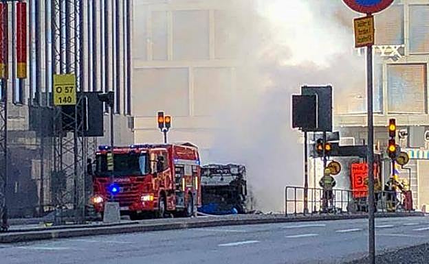 Un autobús explota en el centro de Estocolmo