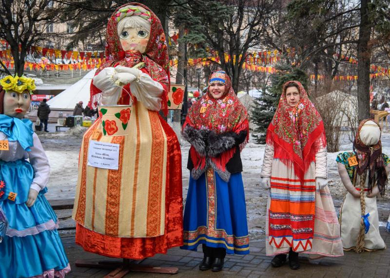 Shrovetide o Maslenitsa es una antigua ceremonia de despedida al invierno, tradicionalmente celebrada en Bielorrusia, Rusia y Ucrania e implica la quema de una gran efigie