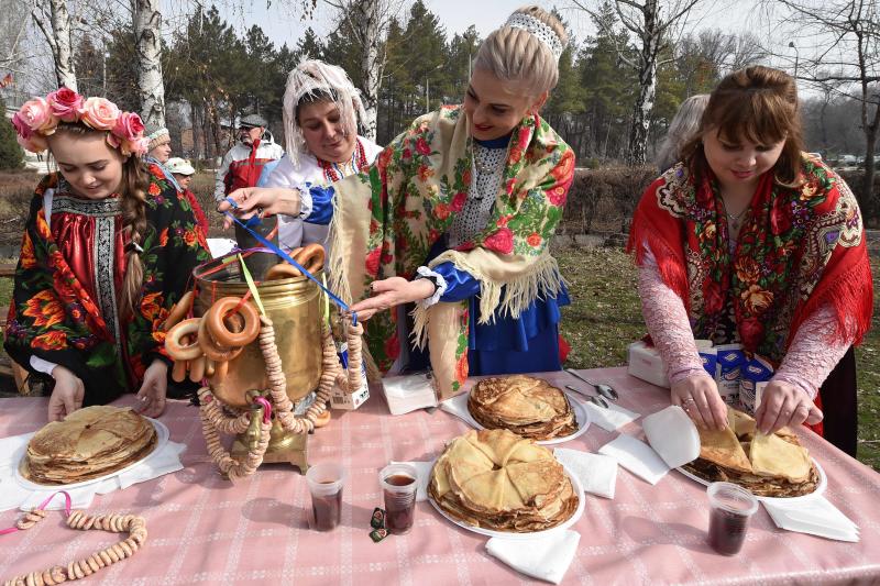 Shrovetide o Maslenitsa es una antigua ceremonia de despedida al invierno, tradicionalmente celebrada en Bielorrusia, Rusia y Ucrania e implica la quema de una gran efigie