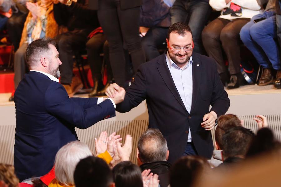 El secretario general del PSOE, Pedro Sánchez, participa en un acto en Gijón con los candidatos del partido al Congreso, Adriana Lastra, la presidencia de Asturias, Adrián Barbón y la Alcaldía de Gijón, Ana González. 