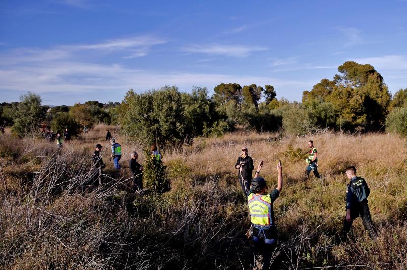 Más de cien efectivos de Guardia Civil, Policía Nacional y Local, voluntarios de Protección Civil y bomberos con perros especializados en hallar personas vivas y fallecidas han participado en la búsqueda de los dos niños desaparecidos en Godella (Valencia). Finalmente, sus cuerpos sin vida han sido encontrados cerca de su vivienda, semienterrados.