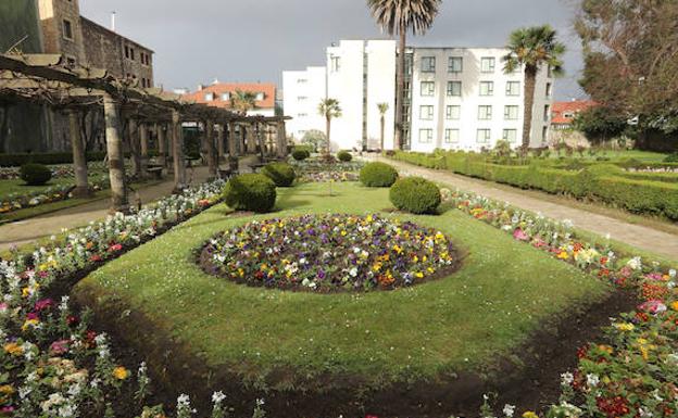 El jardín francés del parque de Ferrera, en Avilés.