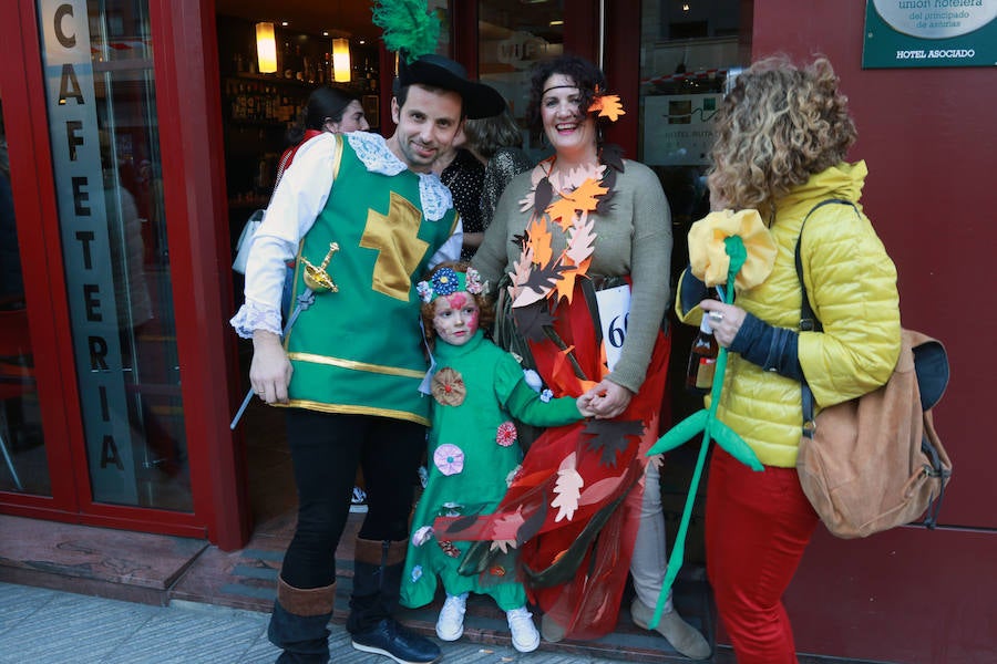 La Montaña Central de Asturias despide las fiestas del carnaval con el desfile del Antroxu de Pola Lena