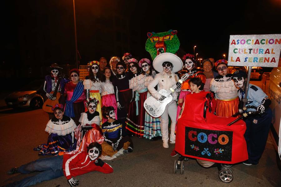 Un animado concurso de charangas y un divertido desfile de disfraces han puesto el broche al Carnaval de Villaviciosa, que un año más ha congregado a centenares de personas.