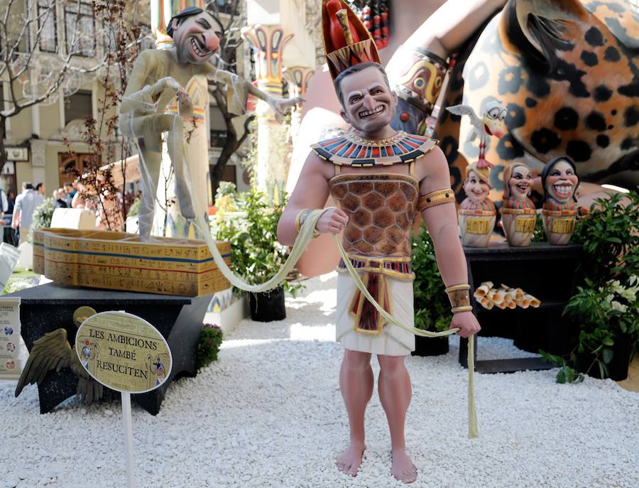 Las fallas valencianas han tenido como protagonistas a políticos del panorama nacional, como Pablo Casado o Pedro Sánchez y otros ligados a la actualidad catalana. Tampoco han faltado otros como Trump.