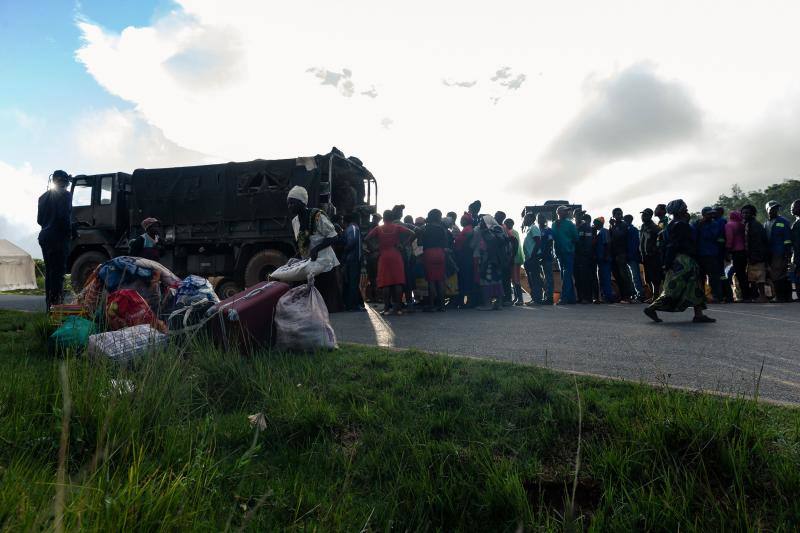 «El balance actual de la situación en Mozambique es escalofriante», aseguran, subrayando que en las zonas que han quedado anegadas viven miles de niños. «En muchos lugares, ni los techos ni las copas de los árboles son visibles. En otras áreas, las personas se aferran a los techos esperando desesperadamente ser rescatadas»