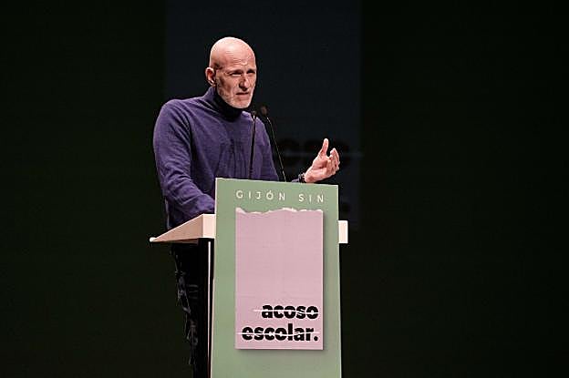 Alejandro Palomas, en su intervención en Gijón. 