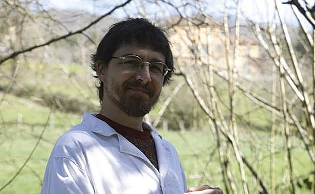 Sergio de la Hoz, con un bote de Asturcilla.