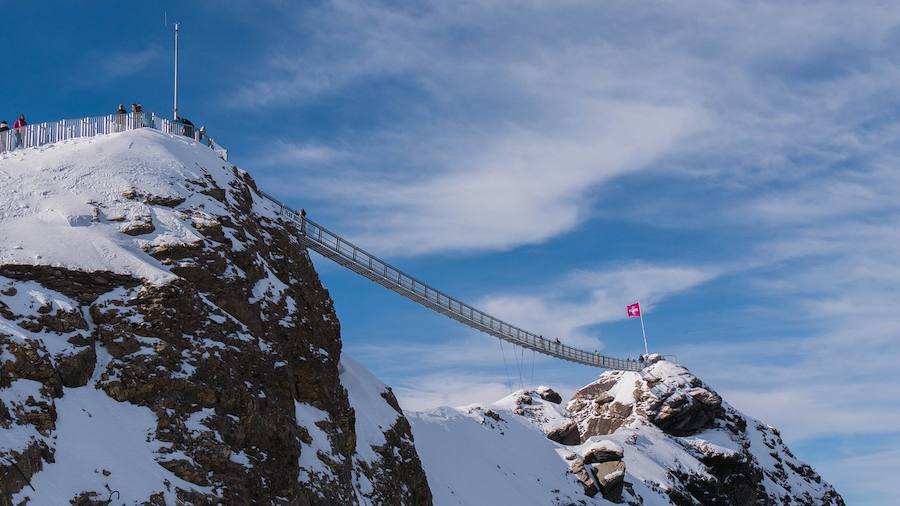 Puente suspendido en el Everest