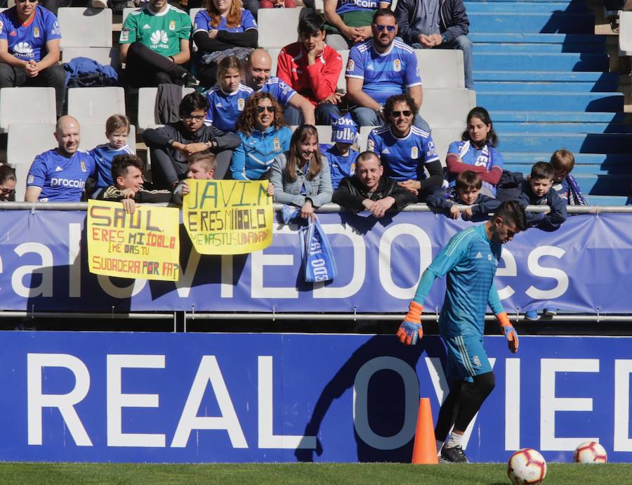 Dos millares de aficionados apoyan al Oviedo en el último entrenamiento antes del derbi