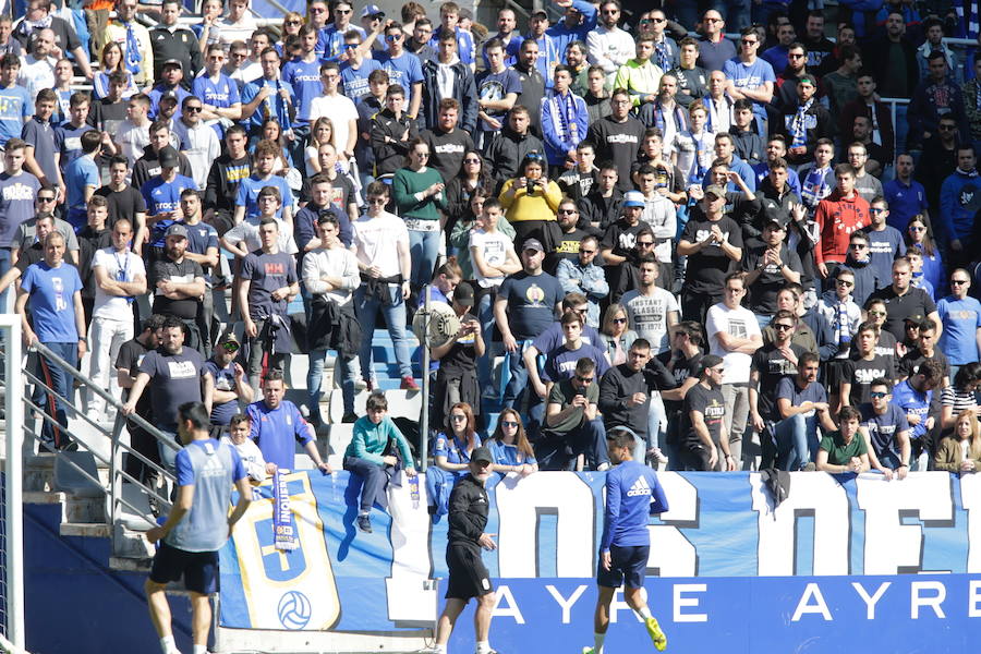 Dos millares de aficionados apoyan al Oviedo en el último entrenamiento antes del derbi