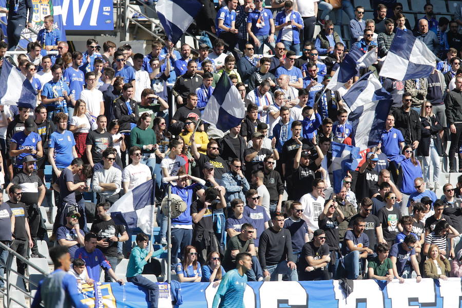 Dos millares de aficionados apoyan al Oviedo en el último entrenamiento antes del derbi