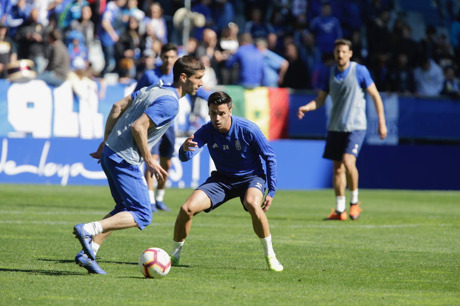 Dos millares de aficionados apoyan al Oviedo en el último entrenamiento antes del derbi