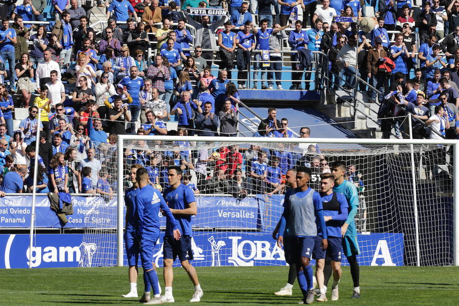 Dos millares de aficionados apoyan al Oviedo en el último entrenamiento antes del derbi